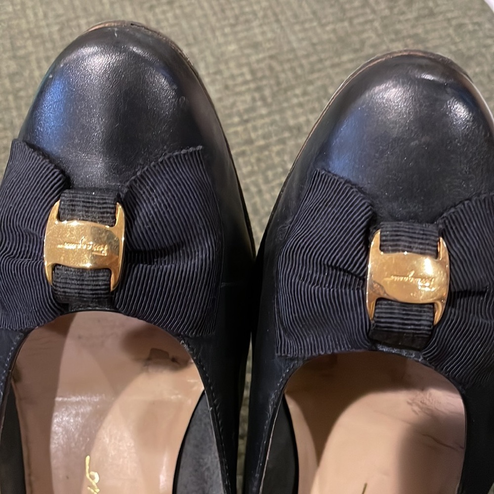 Salvatore Ferragamo Vintagr Black Bow Low Pumps (sz 8) - Picture 6 of 11